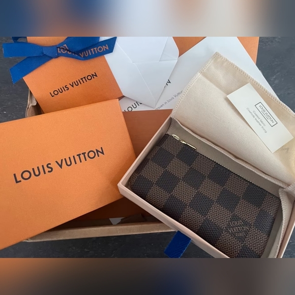 Louis Vuitton Key Pouch - Picture 2 of 11